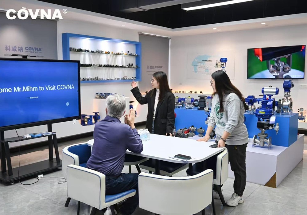 US Client Visits COVNA to Confirm Ball Valve Order and Explore Factory Capabilities5