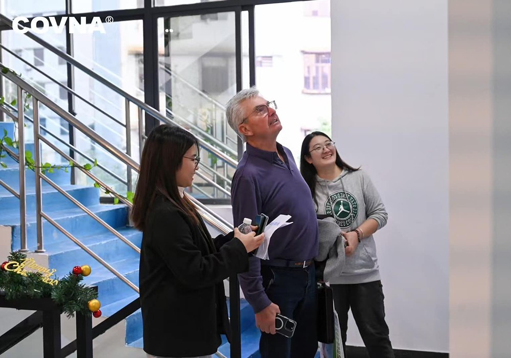US Client Visits COVNA to Confirm Ball Valve Order and Explore Factory Capabilities3