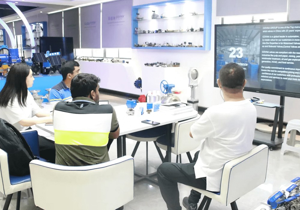 Indian Client Visits COVNA to Finalize Mini Motorized Ball Valve Order4